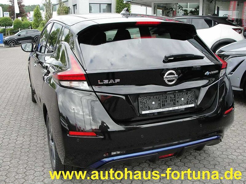 Nissan Leaf N-Connecta 40 kwh Kamera E-Pedal Winterpak